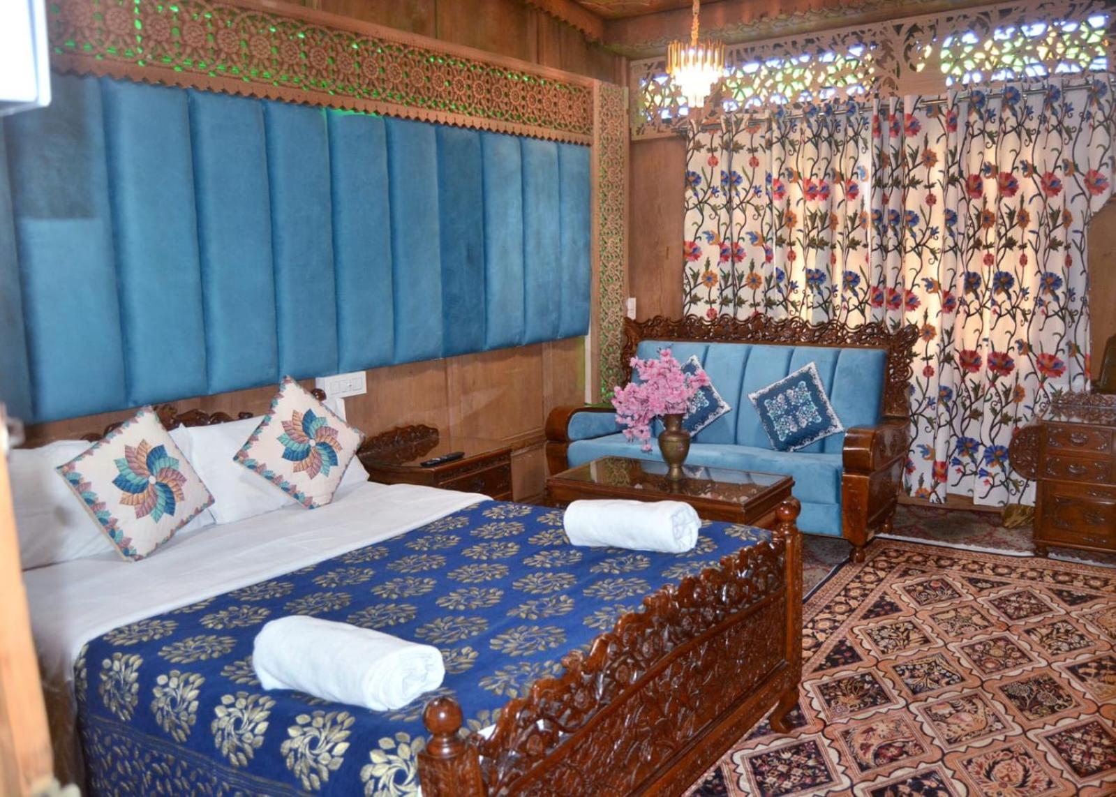 New Lakes Crown Group Of Houseboats Srīnagar Exterior foto